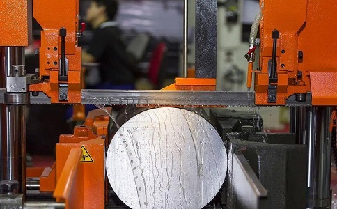 巴州立式金属带锯床切削出现跑带故障解决方法！